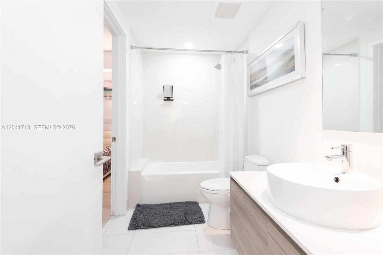 121 NE 34th St , Unit 814, Miami, FL 33137 Photo
