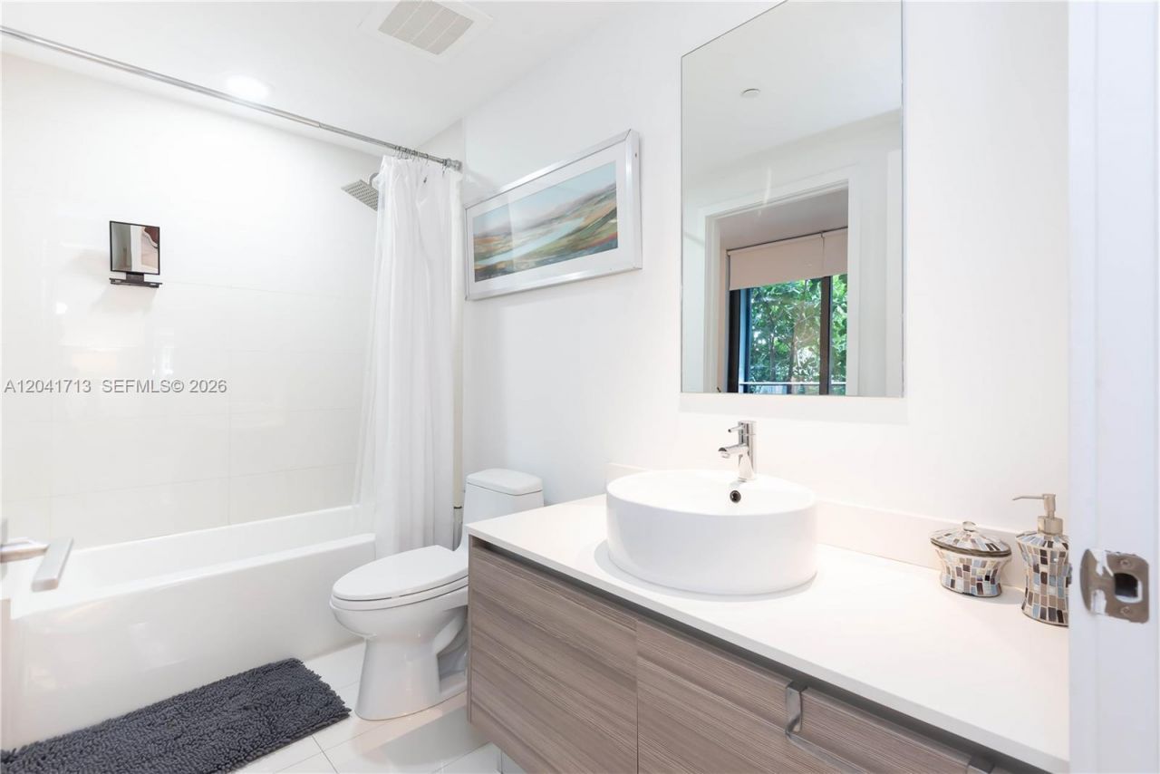 121 NE 34th St , Unit 814, Miami, FL 33137 Photo