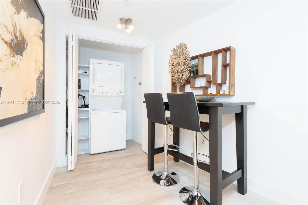 121 NE 34th St , Unit 814, Miami, FL 33137 Photo
