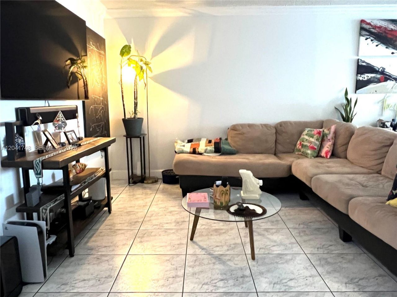 2401 Collins Ave , Unit 1009, Miami Beach, FL 33140 Photo