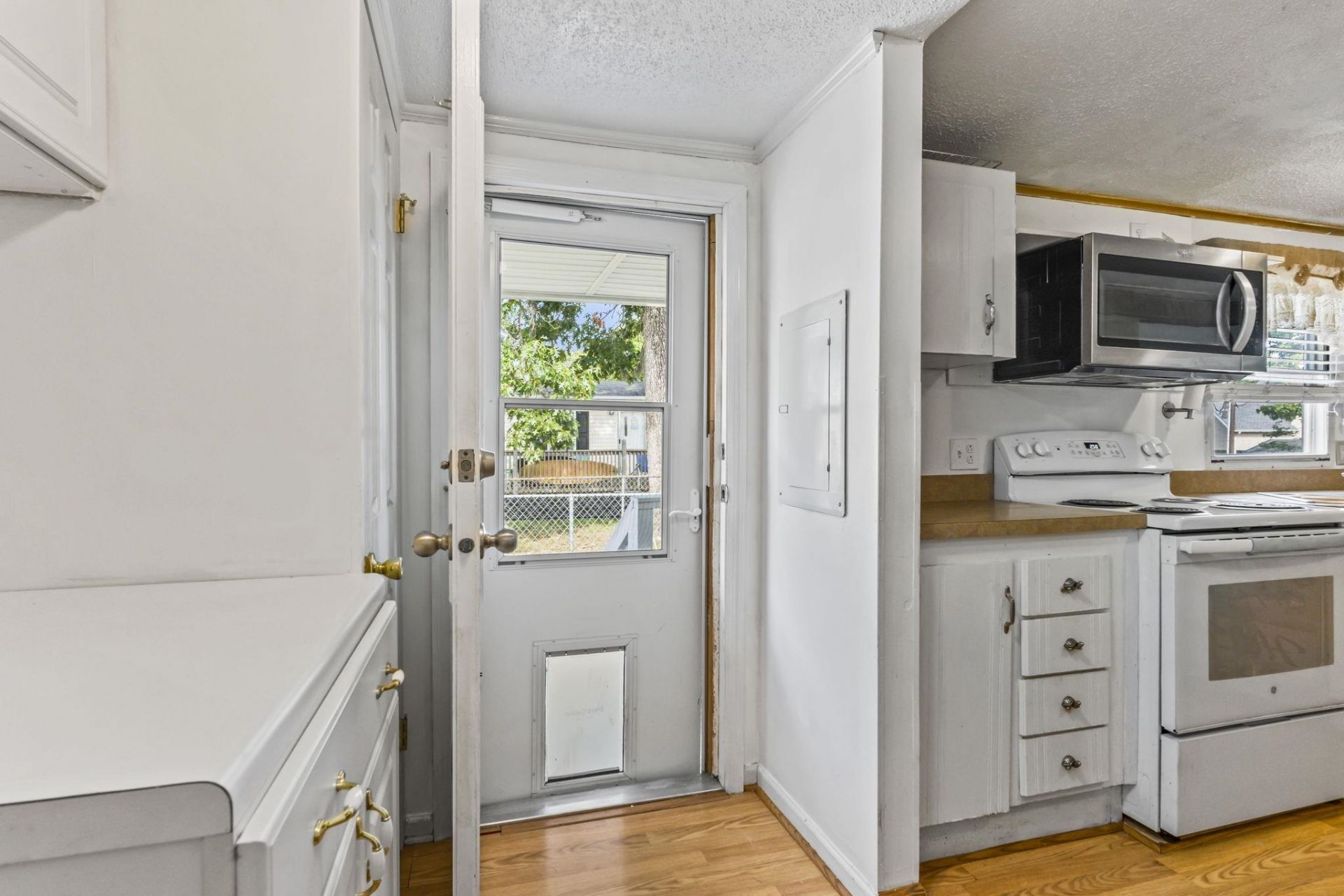 2402 Little River Neck Rd. Photo 11