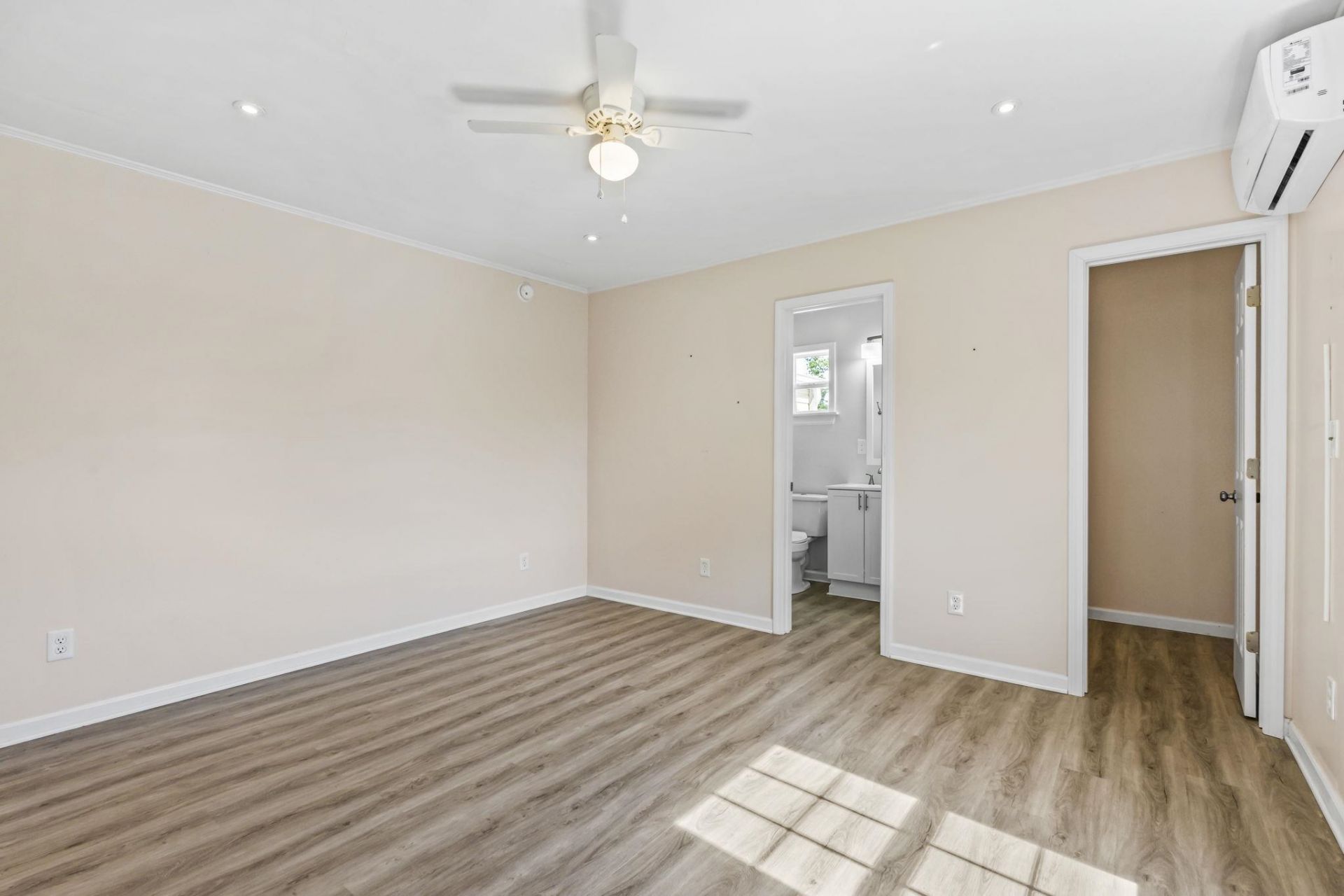 2402 Little River Neck Rd. Photo 21