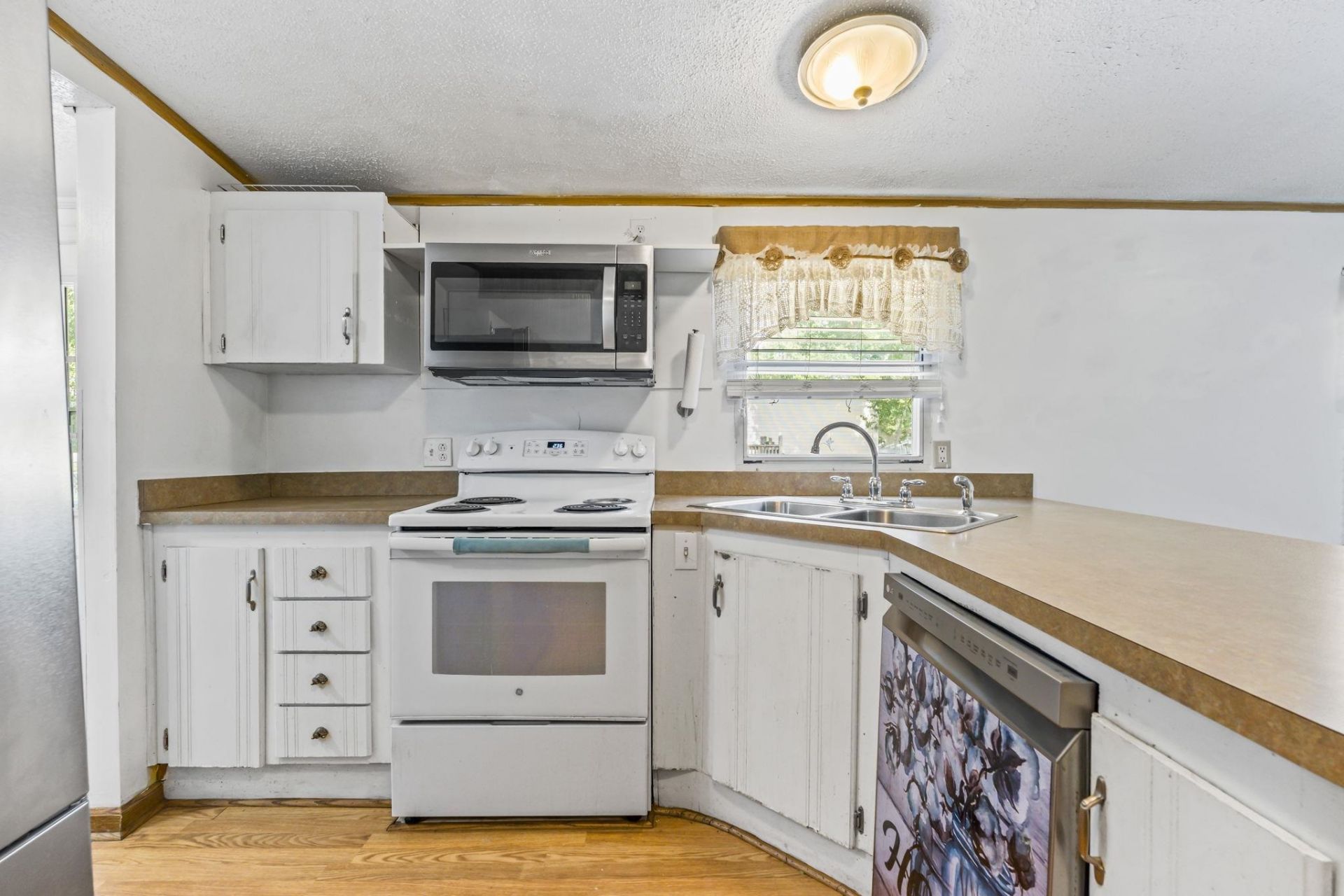 2402 Little River Neck Rd. Photo 8