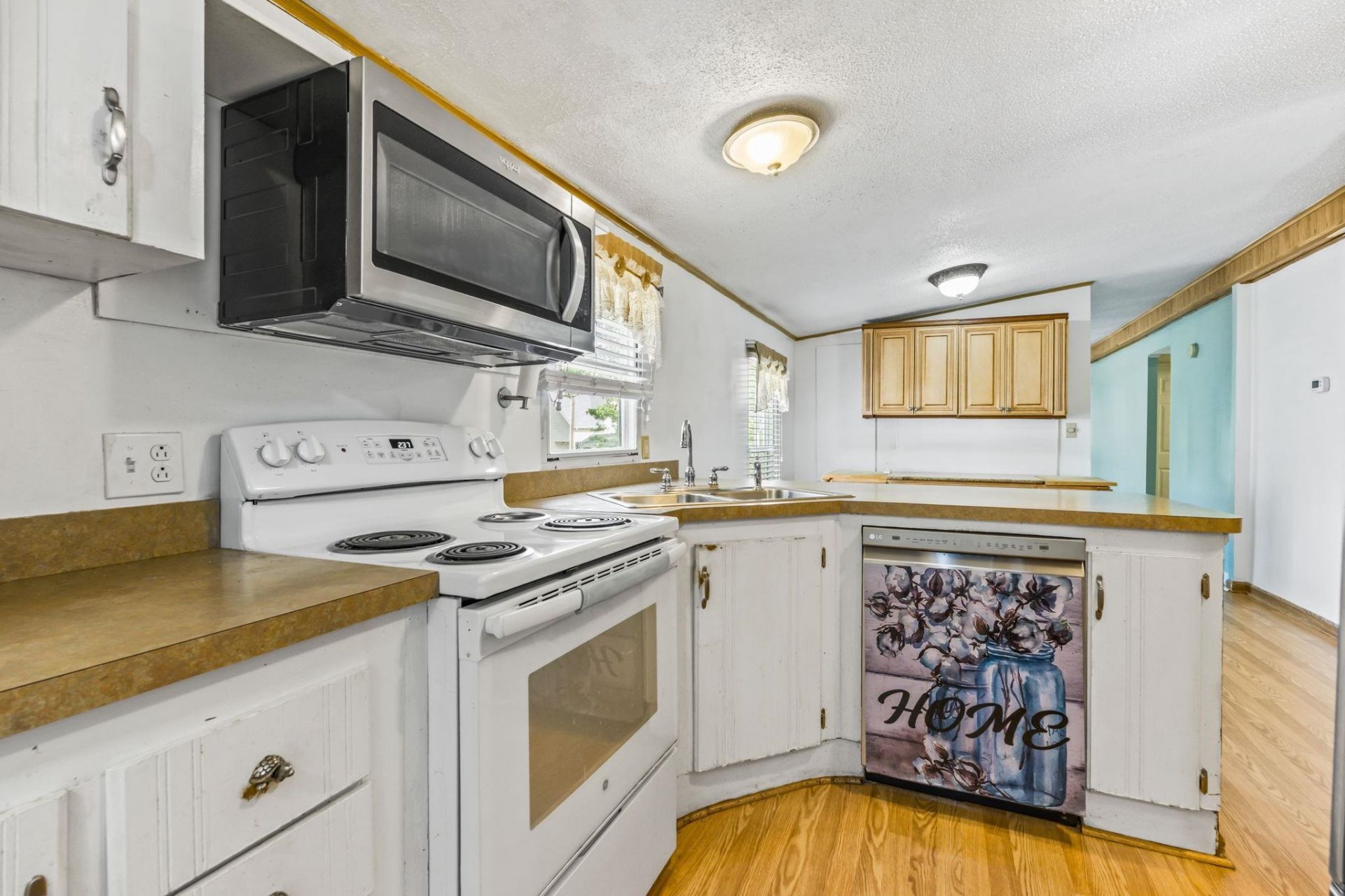 2402 Little River Neck Rd. Photo 9