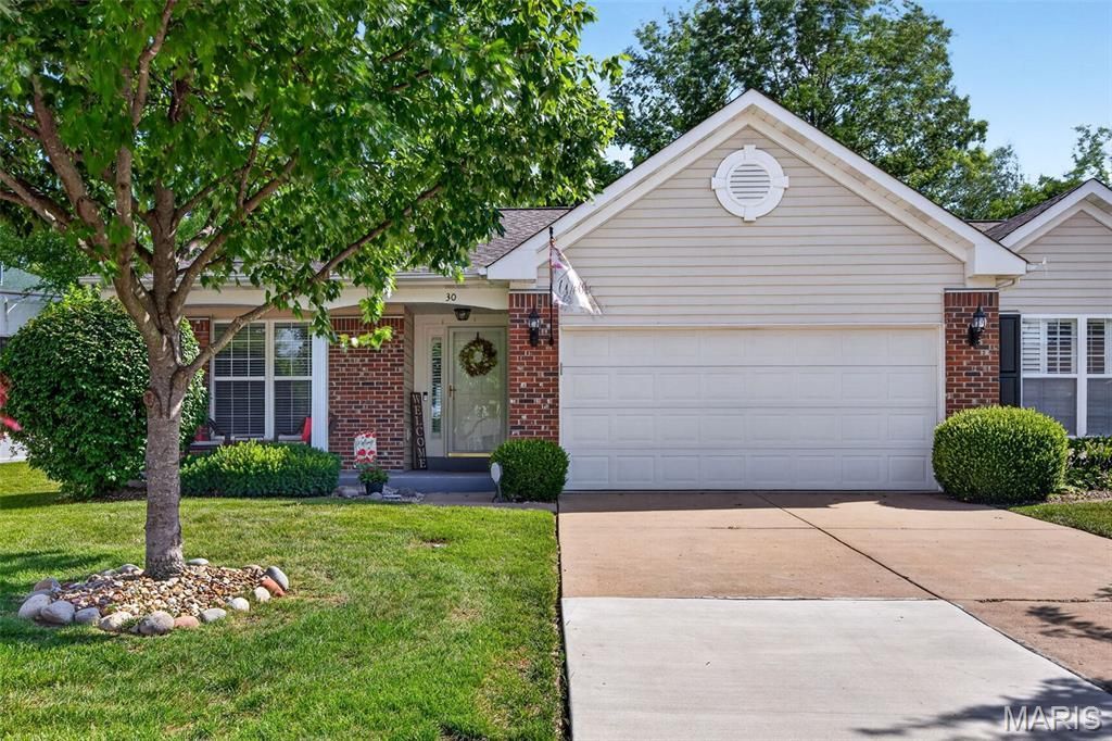 30 Hunting Manor Drive, Saint Charles, MO 63303 Main Photo