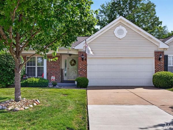 30 Hunting Manor Drive, St Charles, MO 63303