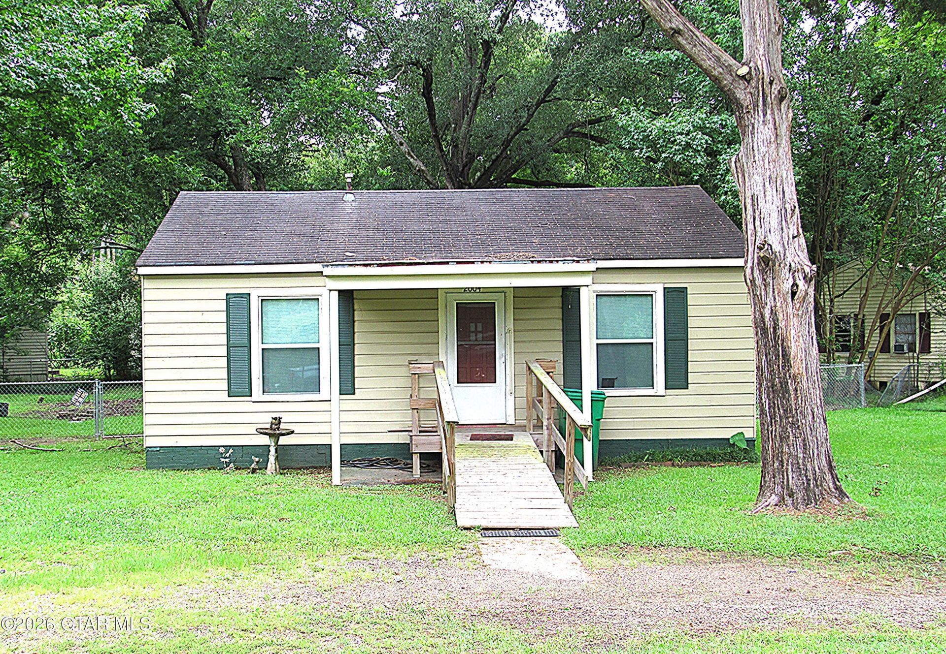 2004 N Roberson Street, Columbus, MS 39705 Main Photo