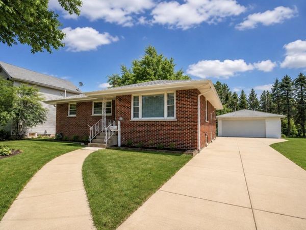 548 South Street , Munster, IN 46321