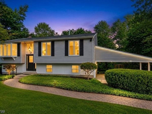 13 Chickadee Rd, Mount Olive, NJ 07828