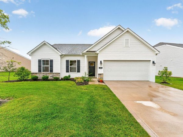 327 Mannaseh Drive W, Granville, OH 43023