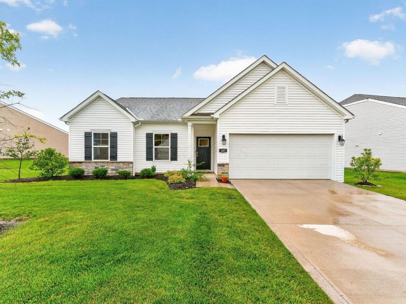 327 Mannaseh Drive W, Granville, OH 43023 Photo 1