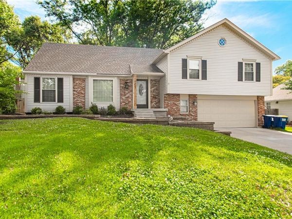 10407 Long Street, Overland Park, KS 66215