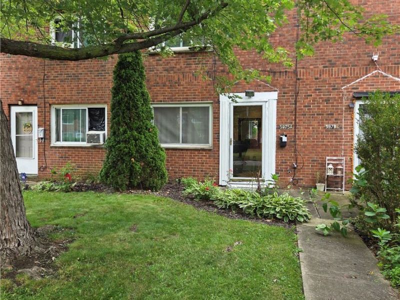 5975 Glenway Drive, Unit A, Brook Park, OH 44142 Photo 1