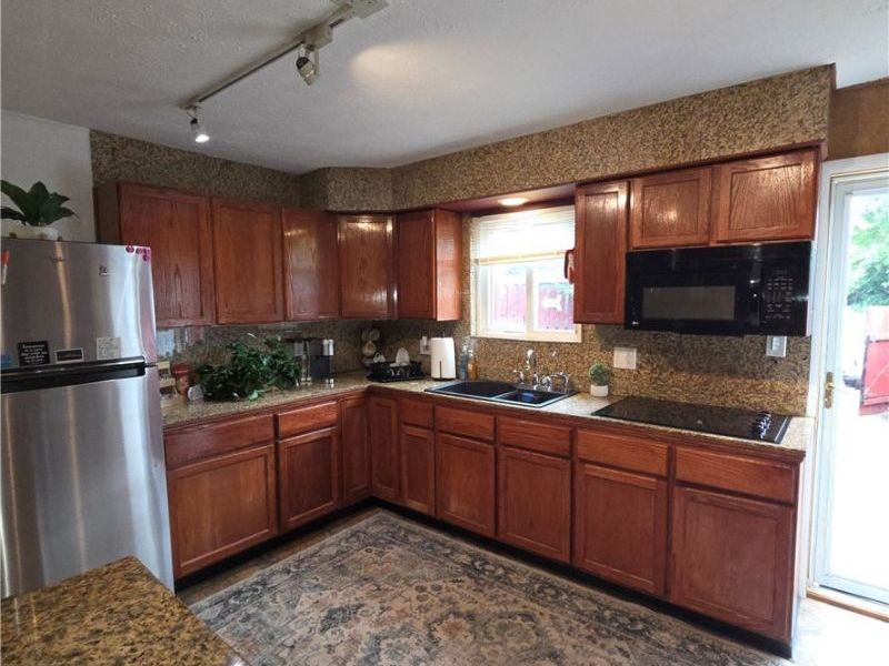 5975 Glenway Drive, Unit A, Brook Park, OH 44142 Photo 3
