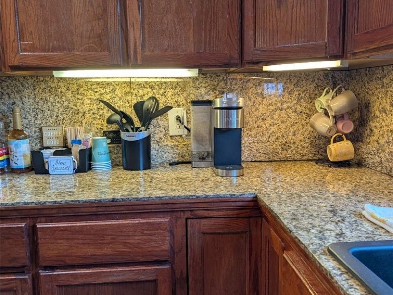 5975 Glenway Drive, Unit A, Brook Park, OH 44142 Photo 5