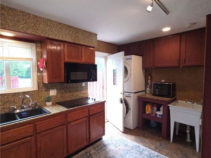 5975 Glenway Drive, Unit A, Brook Park, OH 44142 Photo 9