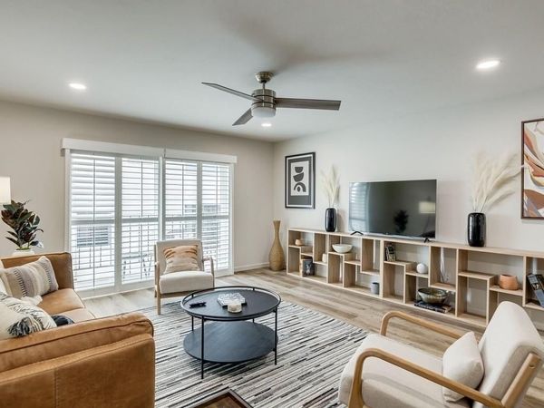 1110 Sherwood Lane, Unit 215, Nichols Hills, OK 73116