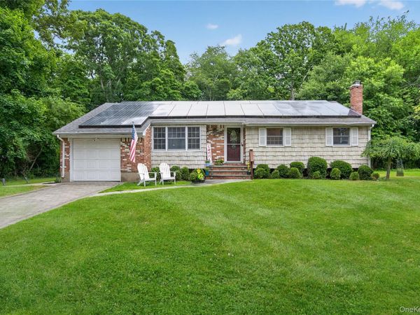 257 Bow Drive , Hauppauge, NY 11788