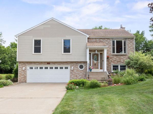 662 Pinewood Drive, Shoreview, MN 55126