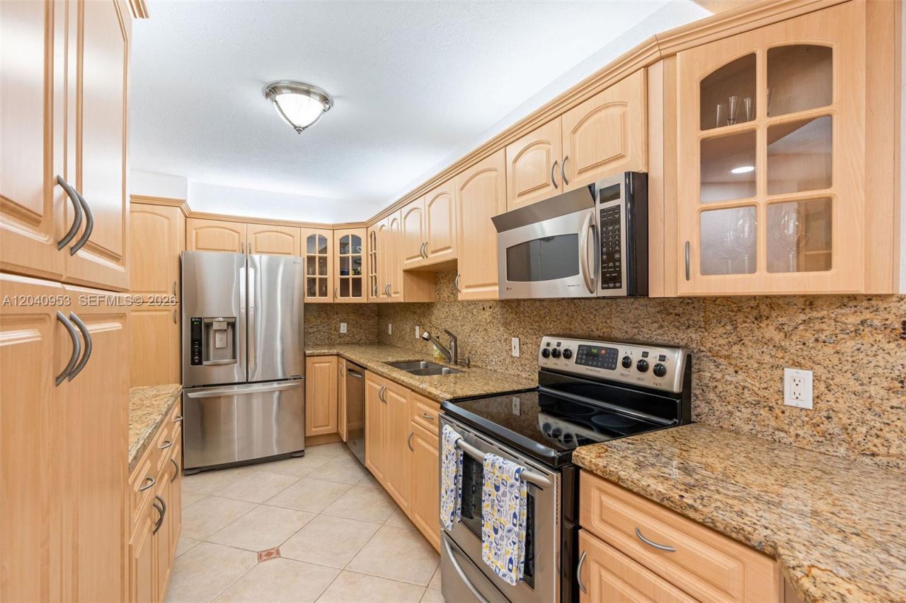 10185 Collins Ave , Unit 521, Bal Harbour, FL 33154 Photo