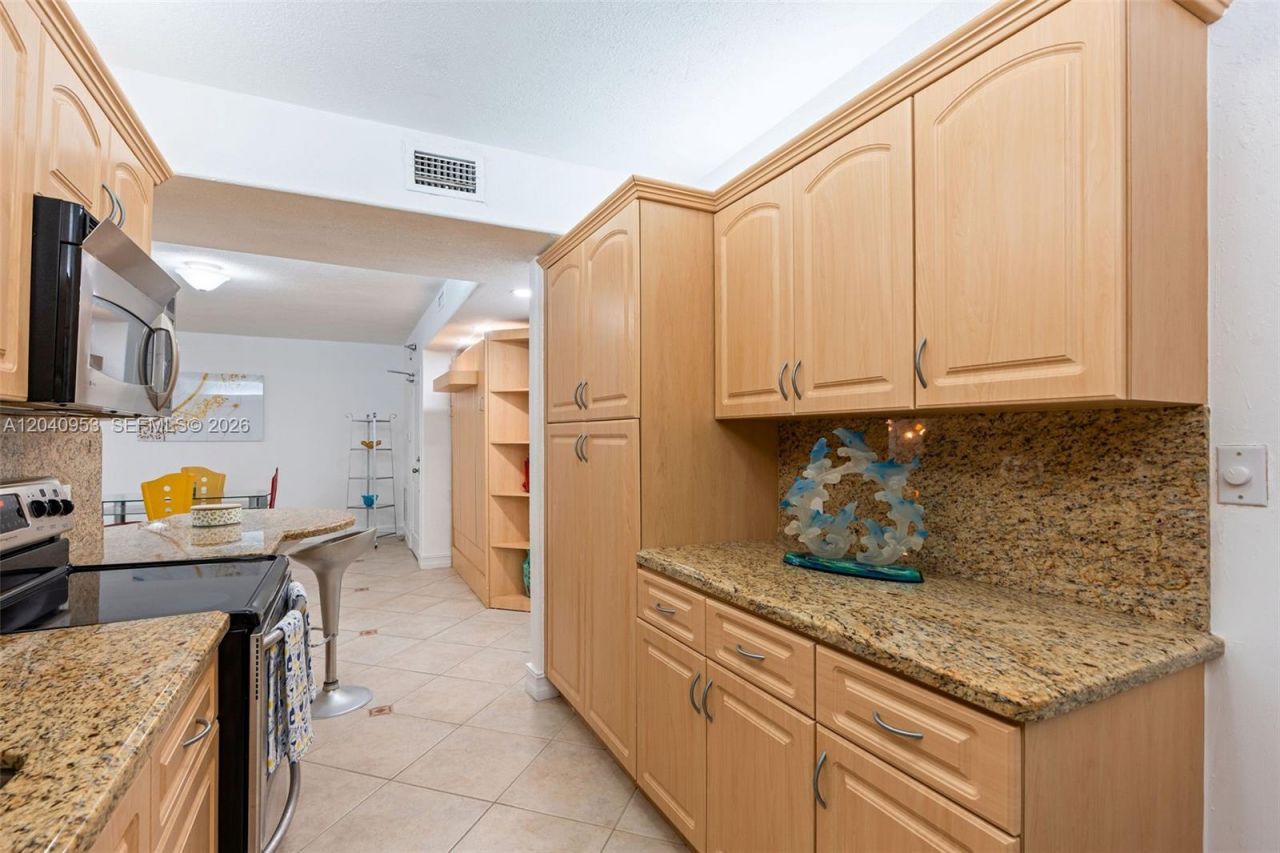 10185 Collins Ave , Unit 521, Bal Harbour, FL 33154 Photo