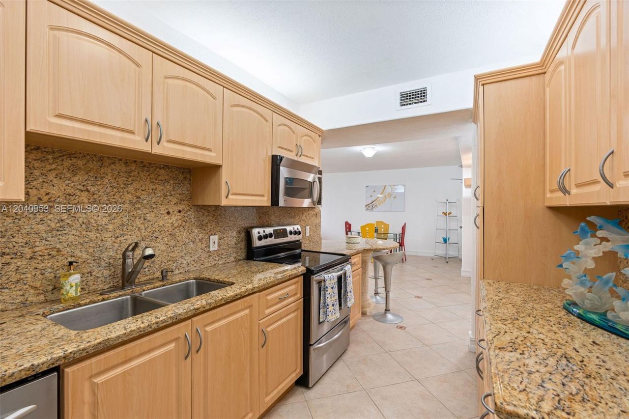 10185 Collins Ave , Unit 521, Bal Harbour, FL 33154 Photo