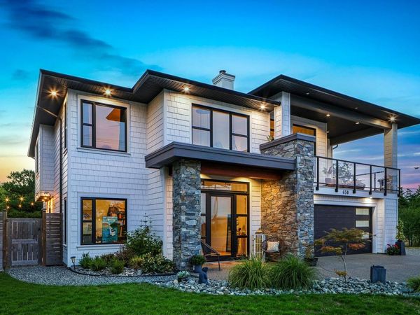 650 Lazo Rd , Comox, BC V9M 3V4