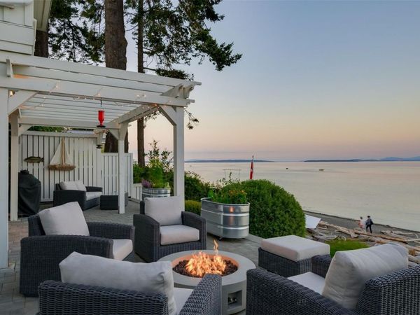 5097 Cordova Bay Rd , Saanich, BC V8Y 2K1