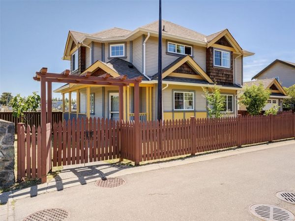 921 Colville Rd, Unit #1, Esquimalt, BC V9E 6H9