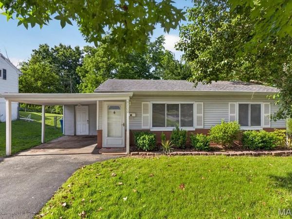 200 Hillcrest Boulevard, Ballwin, MO 63021