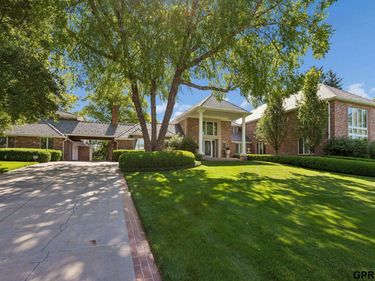 843 S 96 Street, Omaha, NE 68114