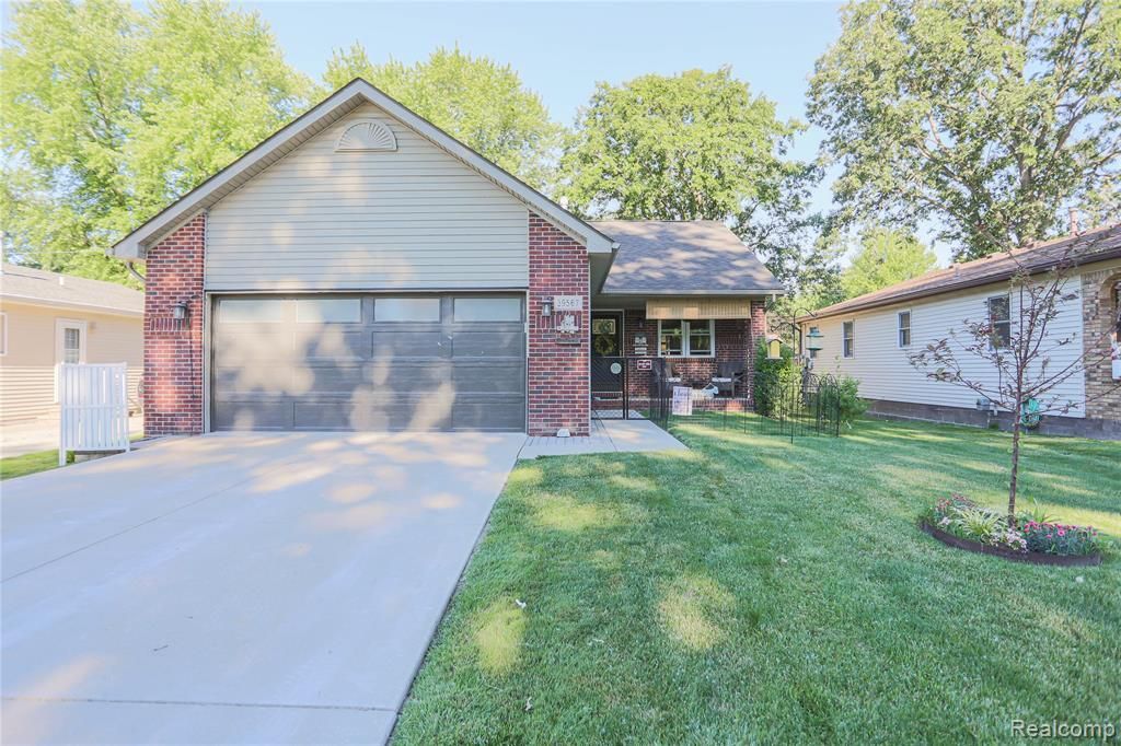 39567 Macomber Street, Harrison Township, MI 48045 Main Photo