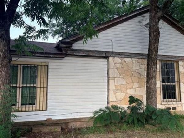 4027 Penrod Avenue, Cockrell Hill, TX 75211
