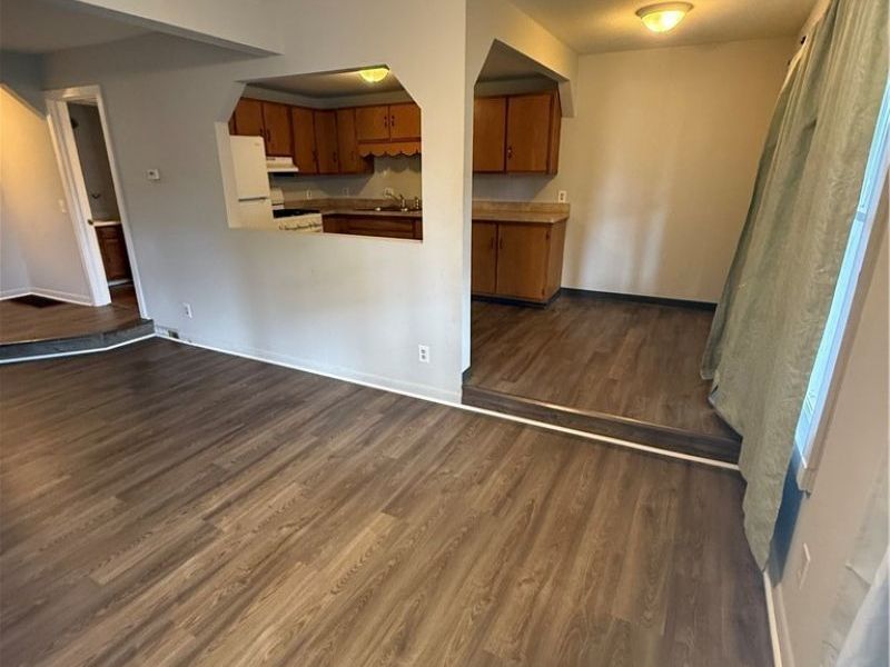 39 W 2nd Street, Unit B, Frazeysburg, OH 43822 Photo 2