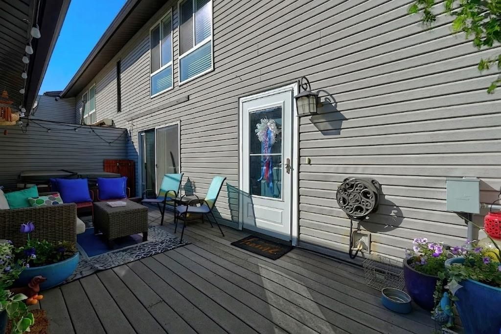 15 Cedar Hills Dr, Pocatello, ID 83204 Main Photo