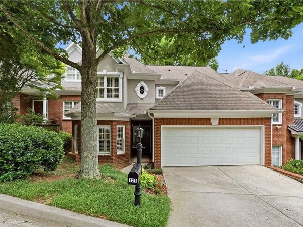 121 Brookview Circle , Atlanta, GA 30339
