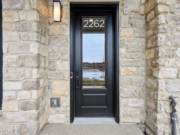 2262 Quarry Trails Drive , Columbus, OH 43228