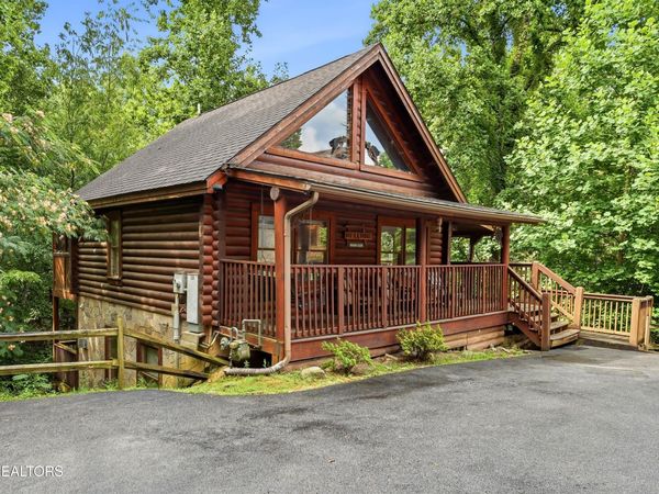 336 Big Bear Way, Pigeon Forge, TN 37863