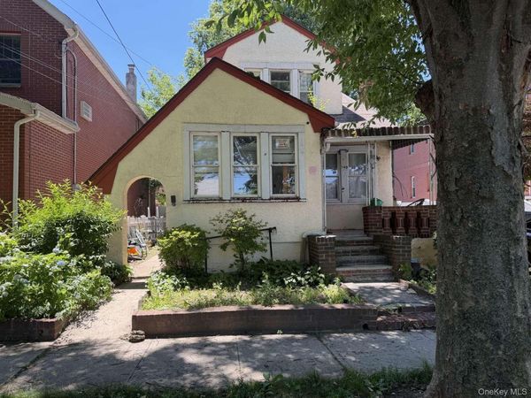 160-16 78th Avenue , Fresh Meadows, NY 11366