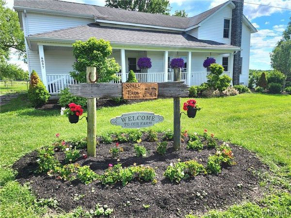 6097 Seufert Road , Orchard Park, NY 14127