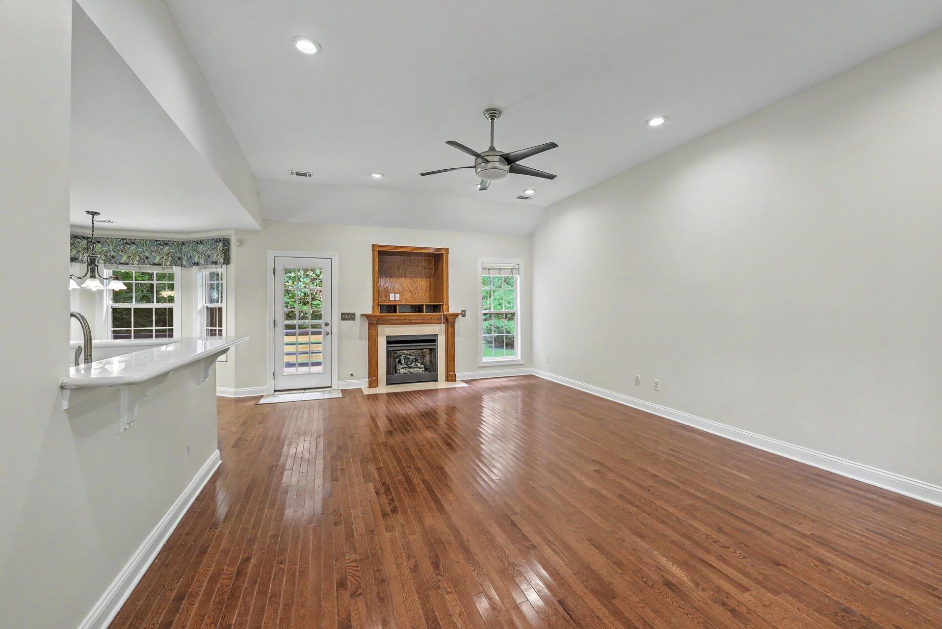 8708 Alexandria Drive Photo 12