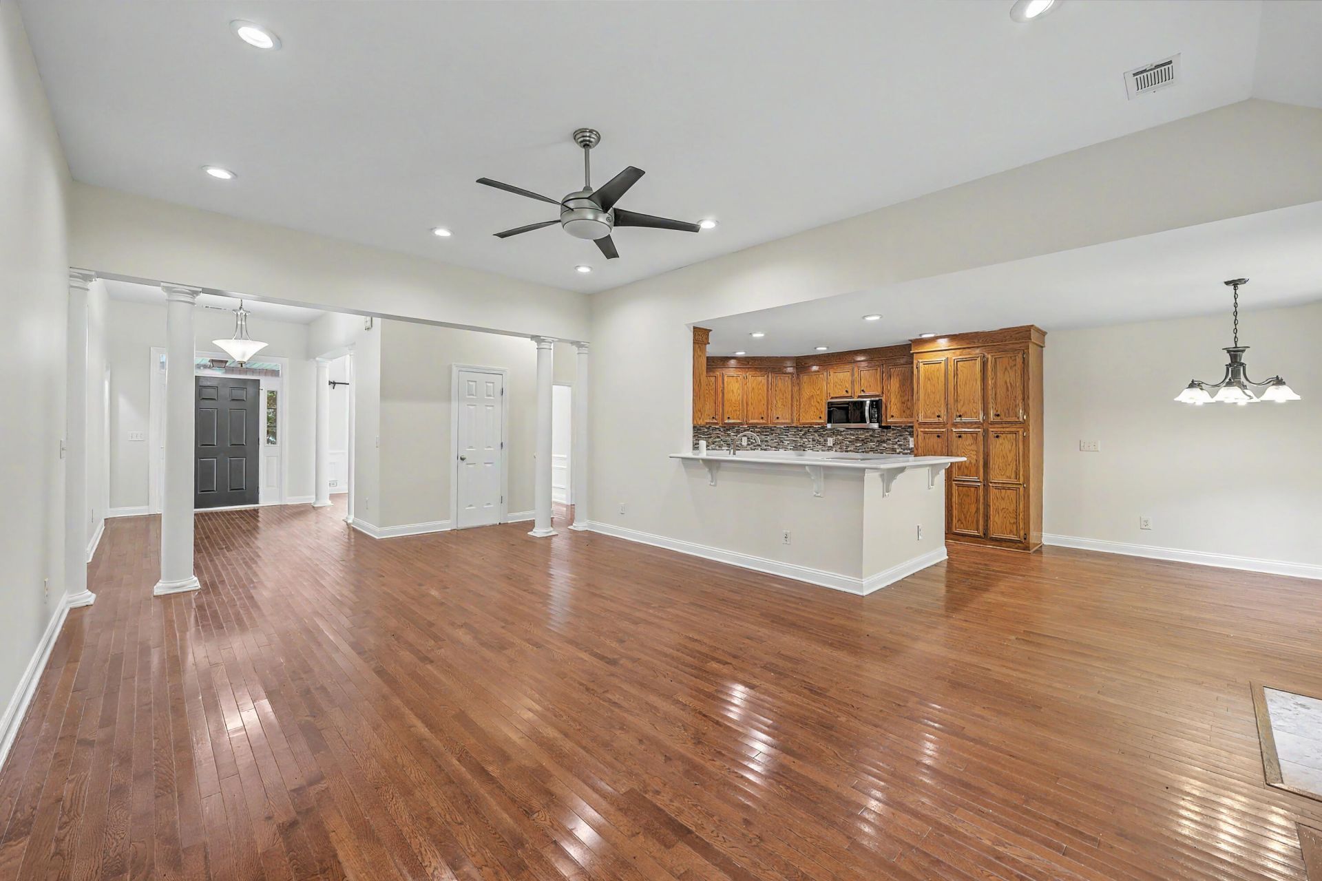 8708 Alexandria Drive Photo 13