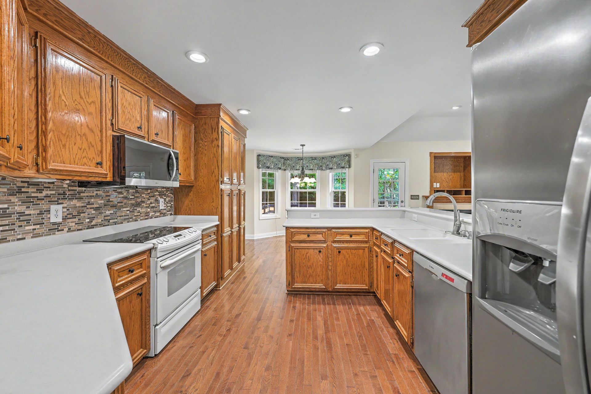 8708 Alexandria Drive Photo 18