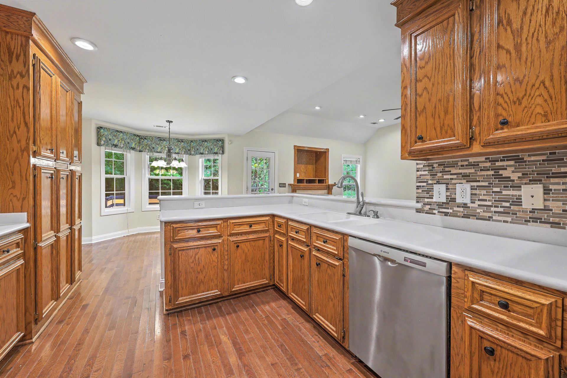 8708 Alexandria Drive Photo 19
