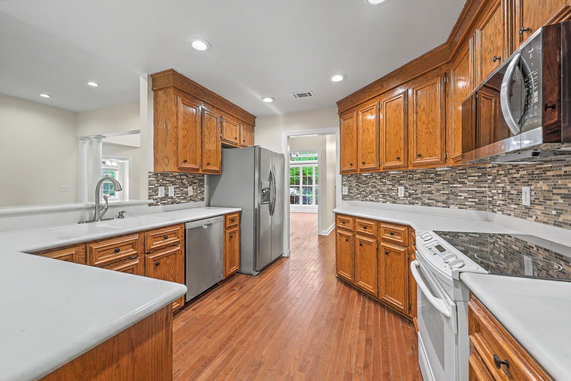 8708 Alexandria Drive Photo 20