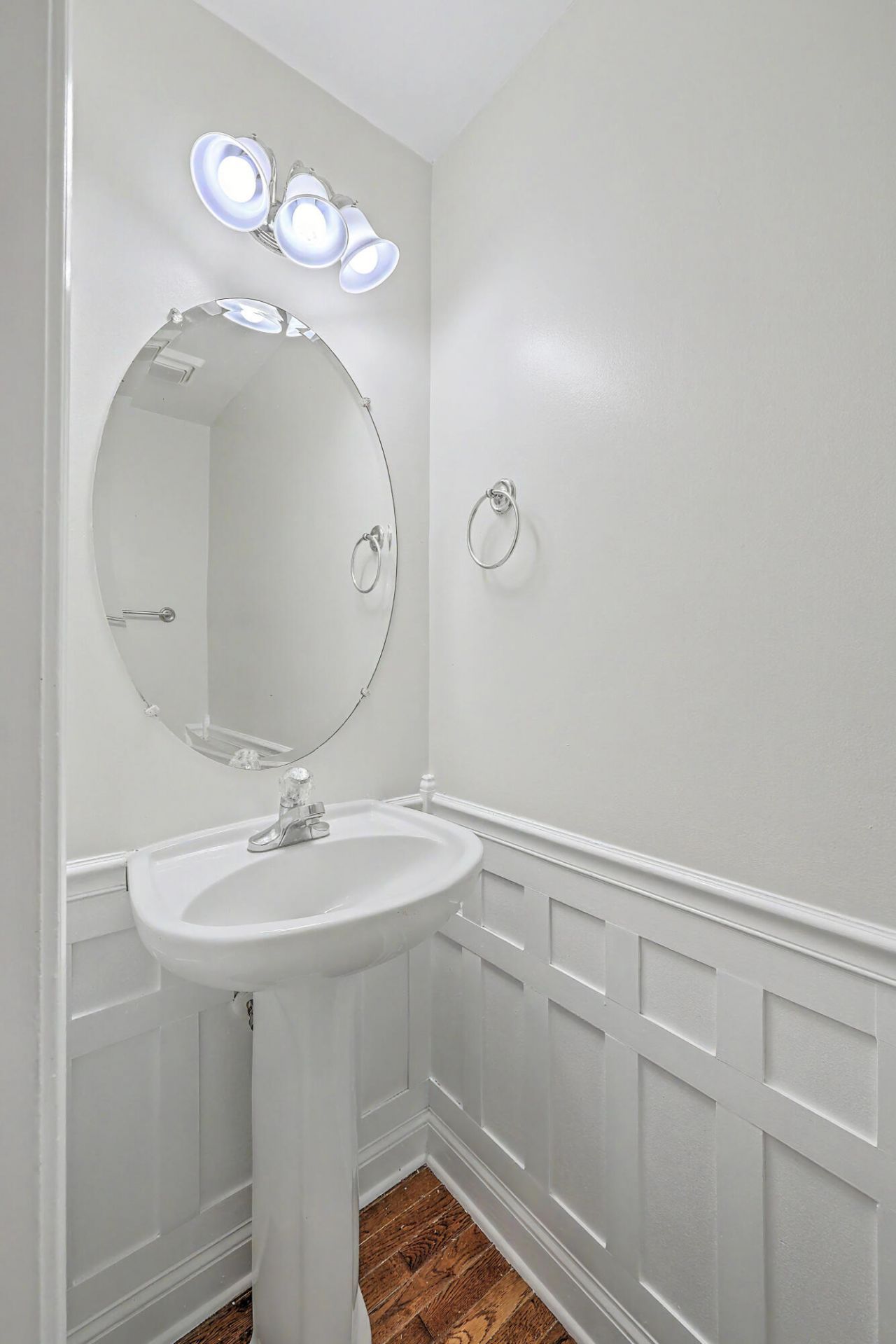 8708 Alexandria Drive Photo 22