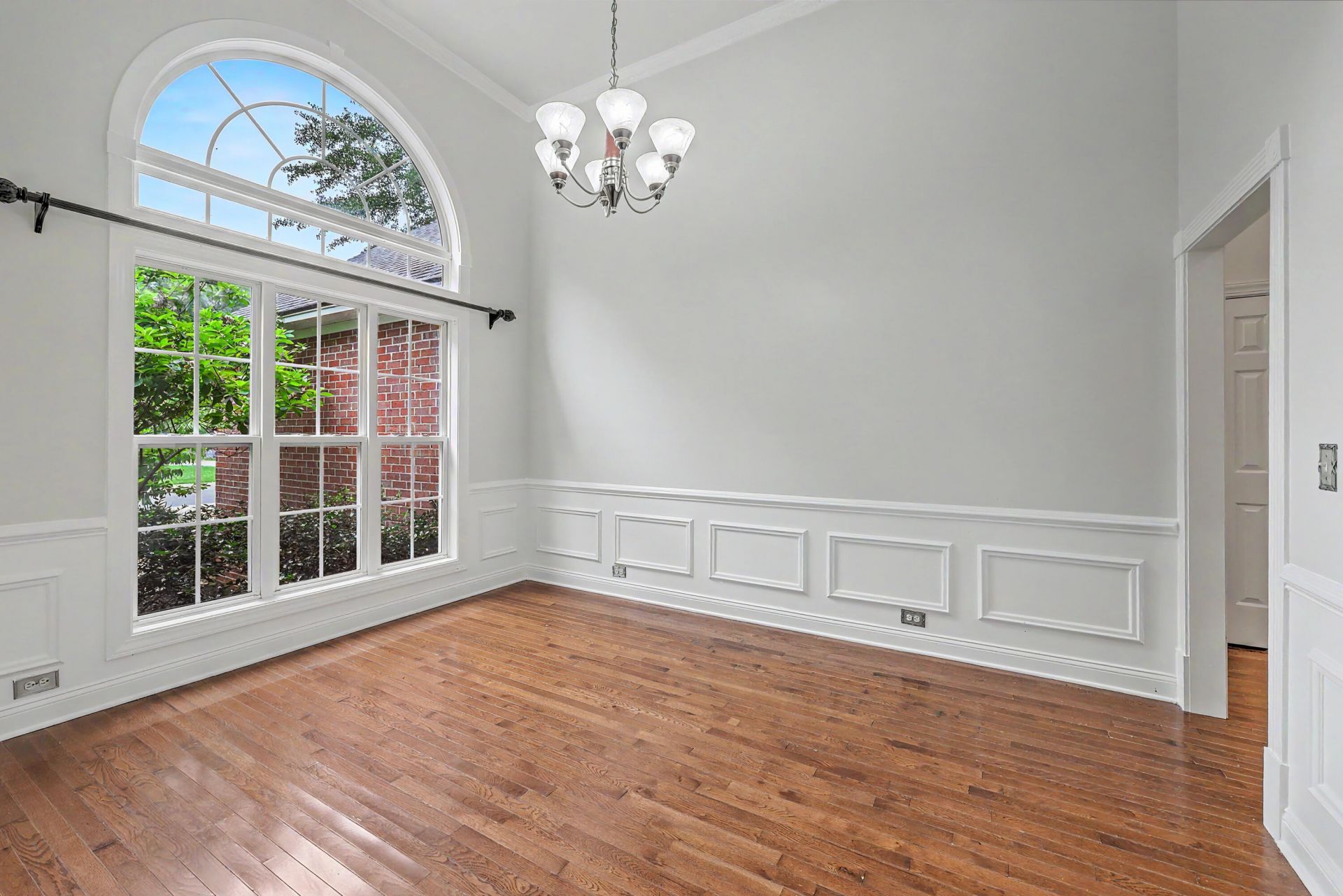 8708 Alexandria Drive Photo 23
