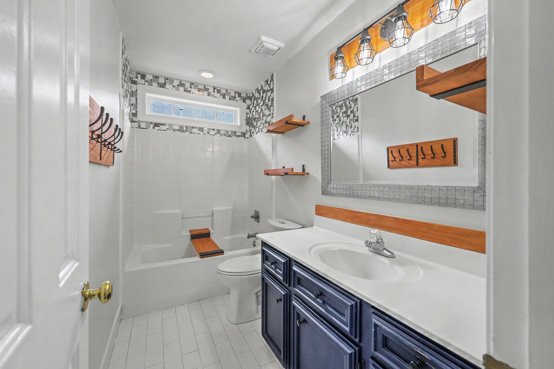 8708 Alexandria Drive Photo 27
