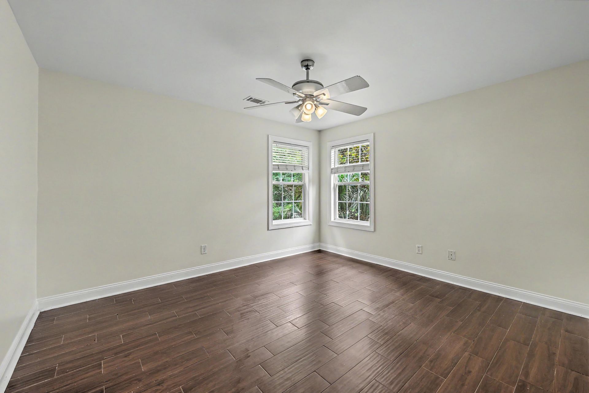 8708 Alexandria Drive Photo 28