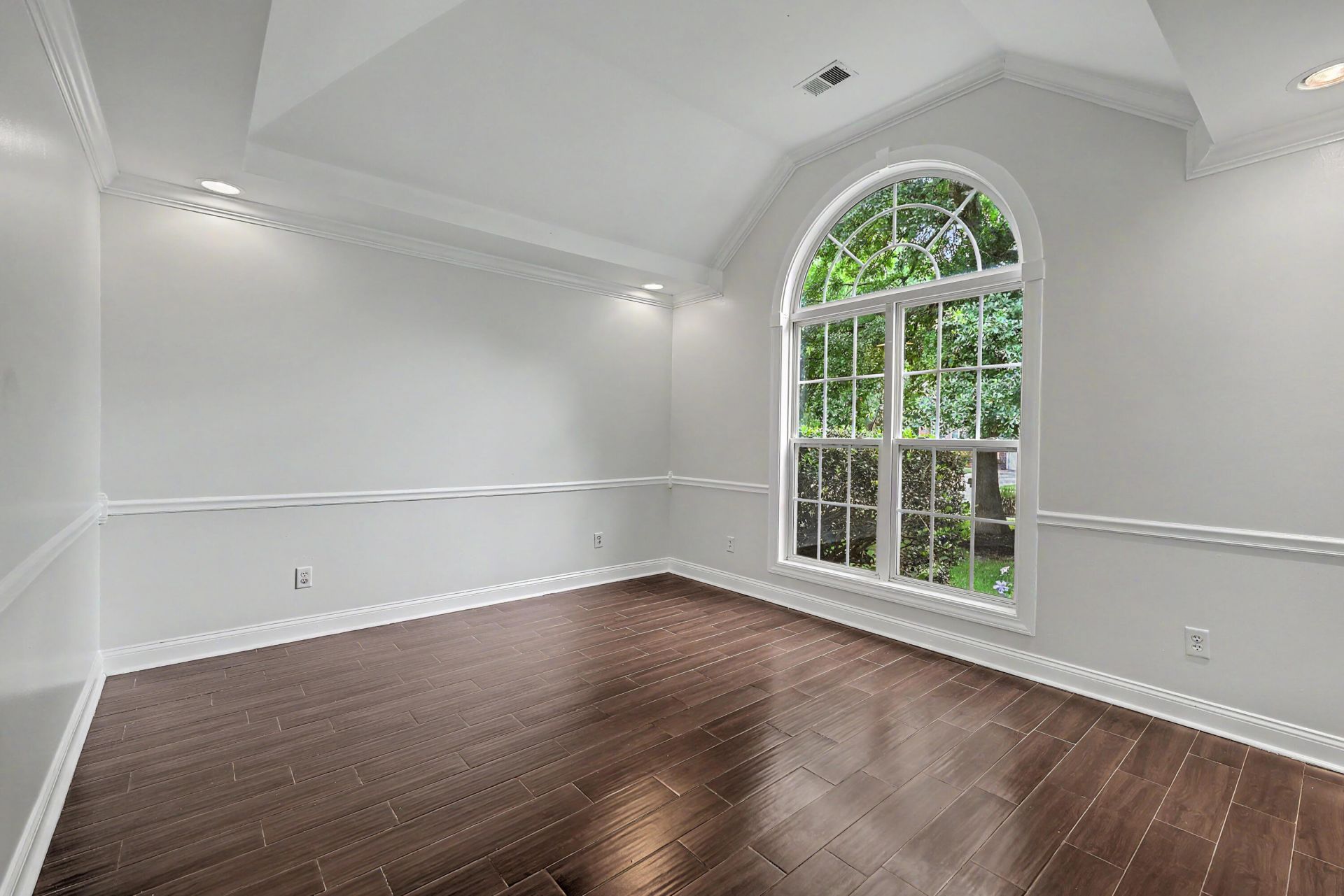 8708 Alexandria Drive Photo 4